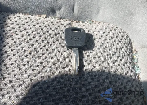 2002 Ford F-150 Xl/Xlt z USA, uszkodzony, nr VIN 1FTRF17252NB84943